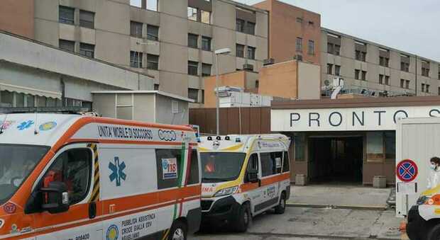 Ancona, precipita dal tetto del centro commerciale: padre di famiglia muore in ospedale