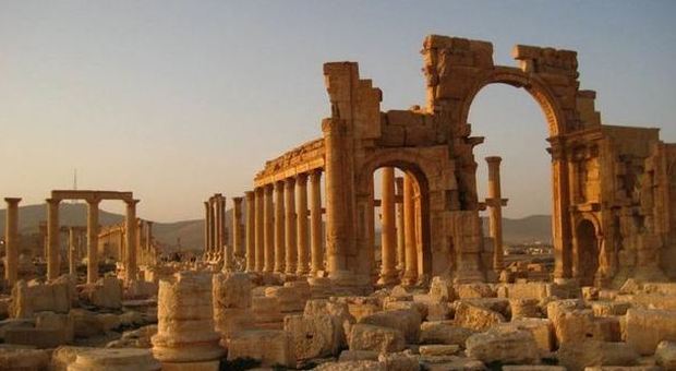 Palmira, nuovo orrore Isis: detenuti legati alle colonne e fatti esplodere