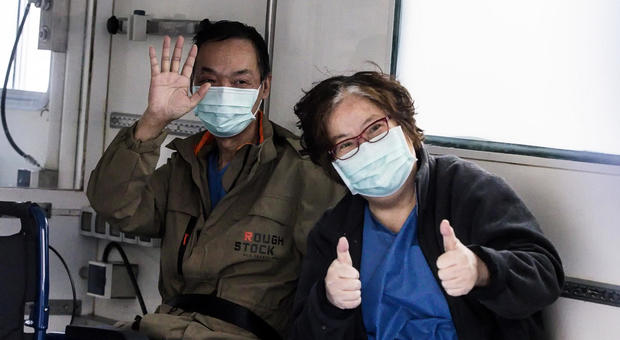 immagine Coronavirus a Roma, dimessa coppia cinesi dallo Spallanzani: ​«Ci avete salvati, amiamo l'Italia»