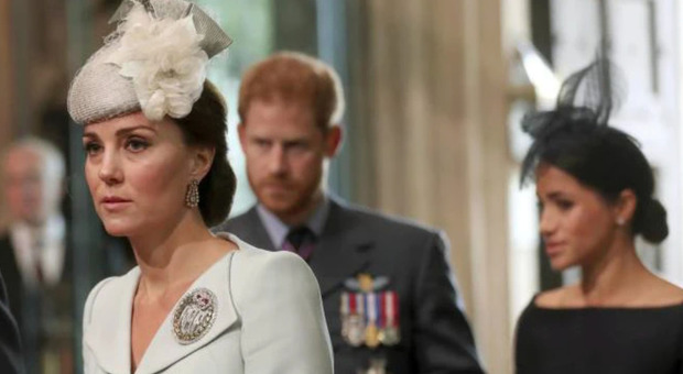 Kate Middleton, gli "sms segreti" a Meghan Markle mentre William e Harry litigano furiosamente