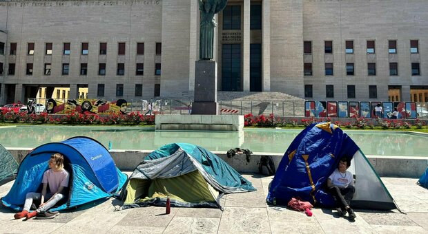 Caro affitti, la protesta arriva a Roma. «In tenda alla Sapienza contro cifre impossibili, la rettrice di riceva»