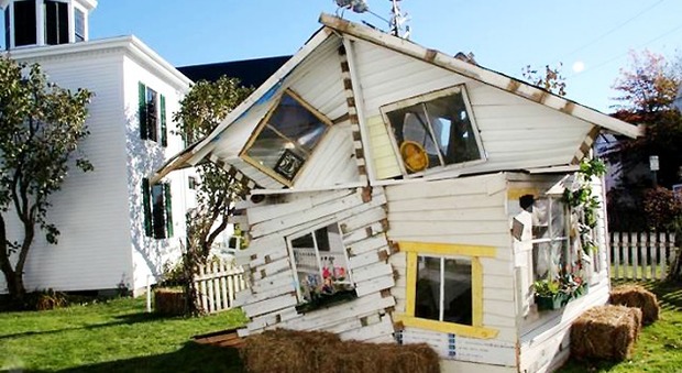 immagine Benvenuti nella Casa di Oz: ricostruita nel Maine dopo un tornado di fantasia