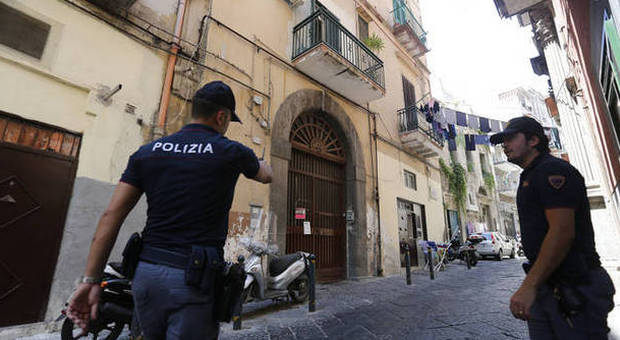 Forcella, ancora un raid armato a Napoli: spari nella strada dove sono stati feriti tre ragazzi