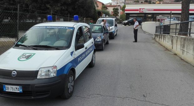L'intervento della polizia locale di Osimo