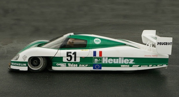 La WM P88 corse la 24 Ore di Le Mans del 1988 raggiungendo i 407 km/h sul rettilineo dell’Hunaudières. Per ragioni di sicurezza, nel 1990 il rettifilo, lungo 6 km, fu spezzato da due chicane.