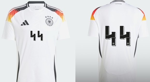 Germania, Adidas blocca la vendita della maglia numero 44: «Ricorda il simbolo delle SS naziste»
