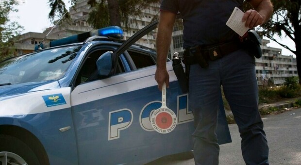 Napoli, Secondigliano: minaccia gli agenti di polizia, denunciato