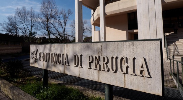Blitz della Finanza alla Provincia di Perugia, indagine su presenze e caso mascherine