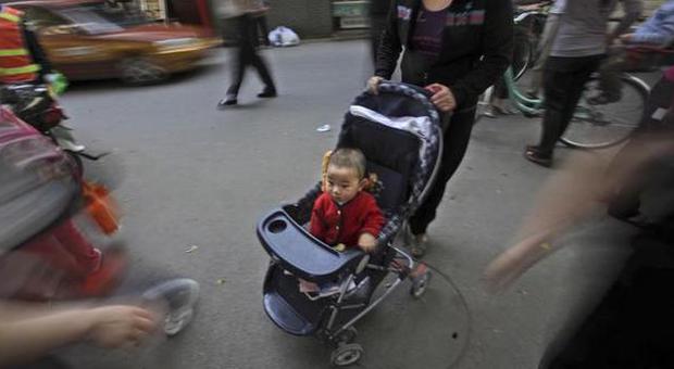 Ancona, genitori impegnati in commissioni Dimenticano il figlio nel passeggino in centro