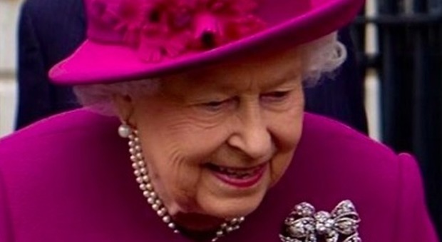 Bimba di 9 anni scrive alla regina Elisabetta: la risposta della sovrana lascia senza parole