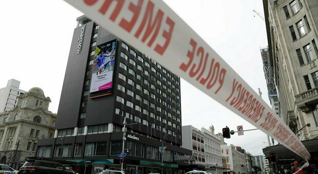 Auckland, uomo entra in centro commerciale e comincia a sparare: 3 morti. Oggi cominciano i Mondiali di calcio femminile