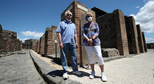 Pompei, primo giorno di riapertura con 104 visitatori | Foto e video