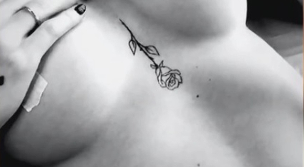 Giulia De Lellis, tattoo dopo l'addio ad Andrea Damante: «Rosa capovolta per ricominciare»