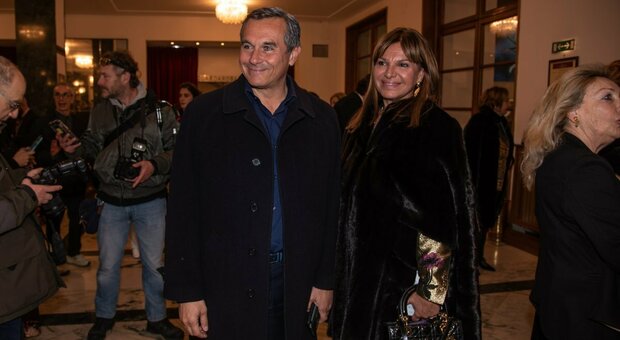 Valerio Rossi Albertini con Elena Bonelli nel foyer del teatro Costanzi