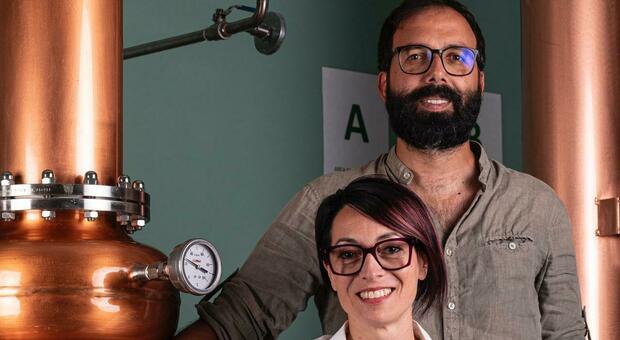 Gabriele e Valeria: «Il gin made in Salento. Da un viaggio l’idea per inventarci il lavoro»