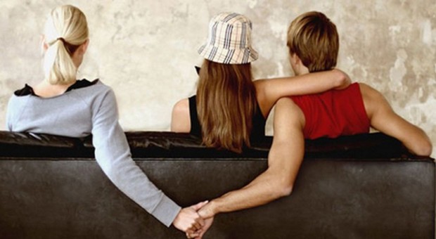 Micro-cheating, quando il semplice flirt diventa tradimento social