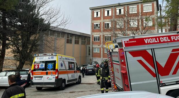 Ancona, volo choc al Liceo Scientifico: studente cade dalla finestra del terzo piano