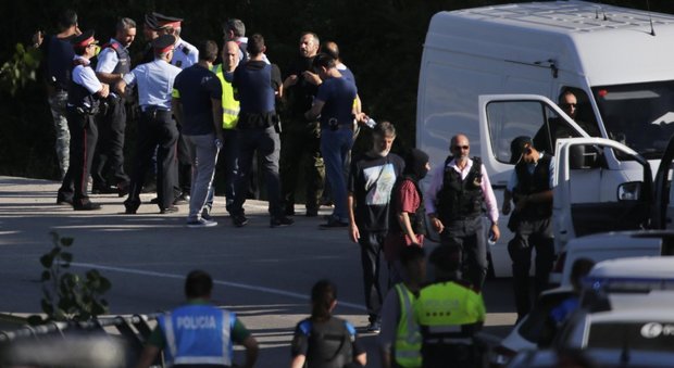 Barcellona, il terrorista arrestato: «Aspettavamo che l'esplosivo fosse asciutto»