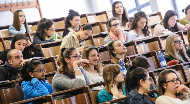 Studenti in un un'aula universitaria a Perugia