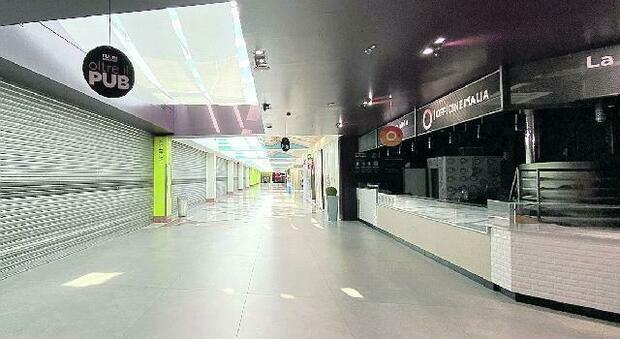 "Porte di Mestre", negozi chiusi: nel centro commerciale 50 su 120 hanno abbassato le serrande