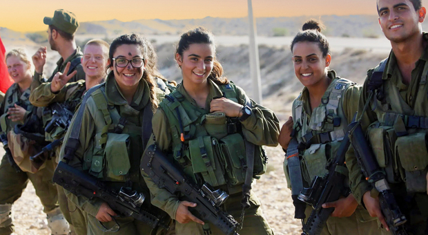 Israele, il plotone delle soldatesse a caccia di Hamas: «Cento terroristi eliminati, ora basta dubitare di noi»