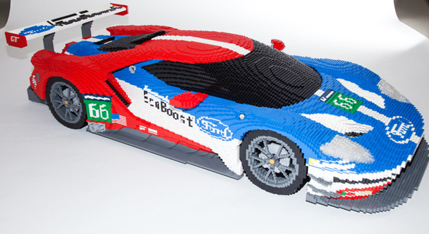 La Ford GT fatta di mattoncini Lego è la replica dell'auto che ha vinto la 24 Ore di Le Mans