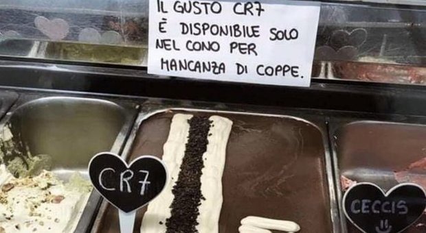 Napoli, in gelateria il gusto CR7: «Ma solo in cono per assenza di... coppe»