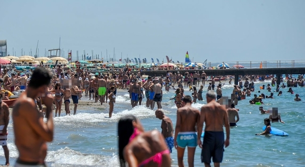 Roma, i balneari tentano l’allungo: «In spiaggia fino a ottobre»