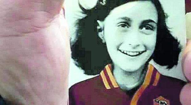 Anna Frank con la maglia della Roma, adesivi choc dei laziali Ira comunità ebraiche. Raggi: «Questo non è calcio, né sport»