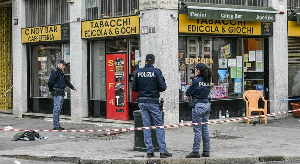 Milano, uccide il padre a coltellate mentre era seduto al bar