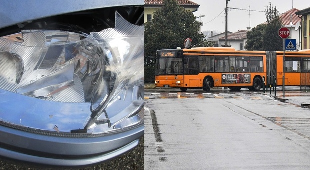 Banda di ragazzini distrugge le auto con le mazze, poi colpiscono il lunotto di un bus: ma dentro c'era l'autista