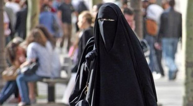 Lombardia, birqua e niqab vietati alle strutture regionali e ospedali