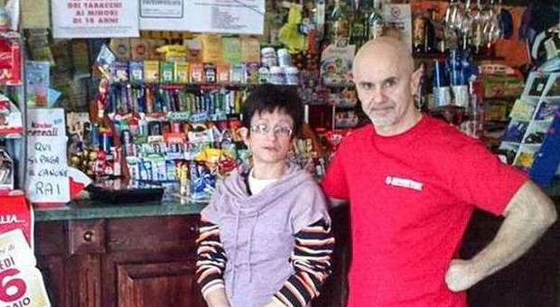 Paoloni e la moglie, proprietari del bar-ricevitoria
