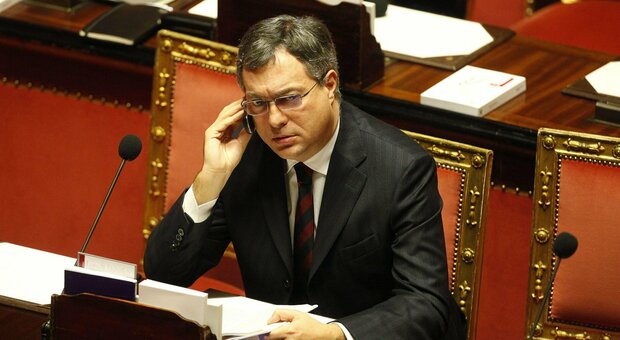 Andrea Augello morto, chi era il senatore di Fratelli d'Italia: Msi e Renzi, la moglie e la malattia