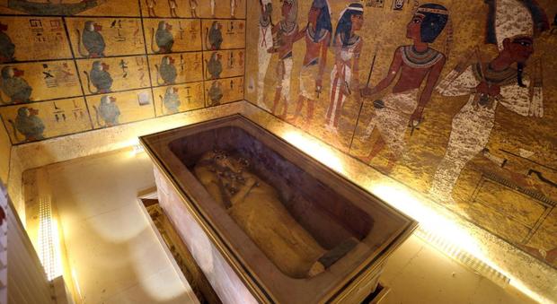 Tutankhamon, scontro tra egittologi sulle stanze segrete nella tomba: il ministro alle antichità assicura nuove ricerche