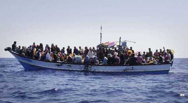 Immigrazione, 10.000 arrivi in cinque giorni, l'Onu: «Peso enorme per l'Italia»