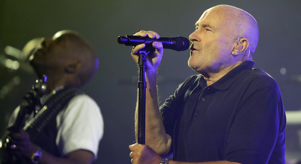 Phil Collins in ospedale per una caduta, paura per l'ex Genesis