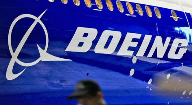 Boeing, CdA estende età pensionabile per CEO Dave Calhoun