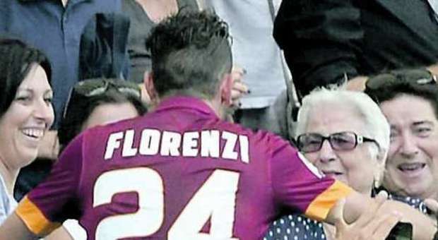 Alessandro Florenzi abbraccia la nonna in tribuna