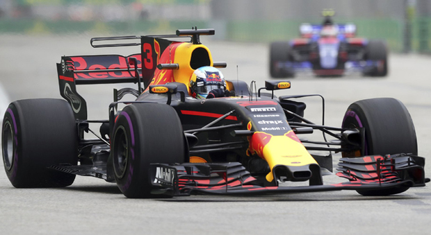 Daniel Ricciardo, il più veloce delle prime prove libere a Singapore