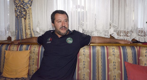 Salvini denunciato per istigazione all'odio razziale: «Incita commenti xenofobi»