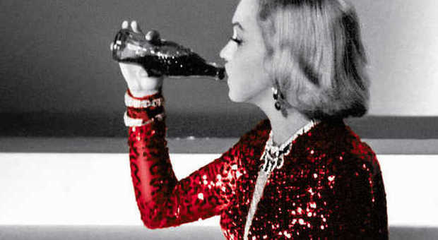 La bottiglia di Coca Cola compie cento anni
