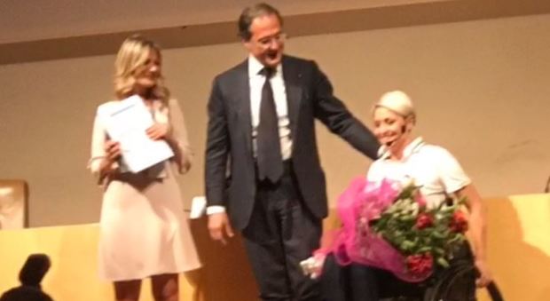 All'Ara Pacis Rivera premia l'atleta paralimpica Gloria Boccanera dell'Accademia del Nuoto di Marino