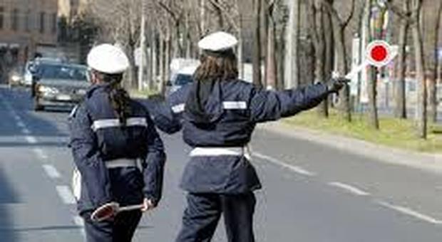 In Trentino automobilista insulta la vigilessa perché è pugliese: dovrà risarcire 10mila euro