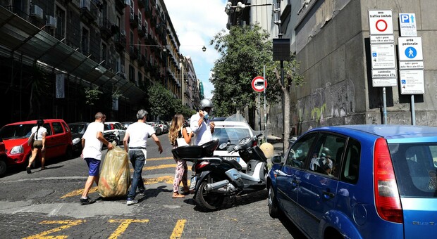 Napoli: via Duomo diventa isola pedonale tra cantieri aperti e lavori da rifare