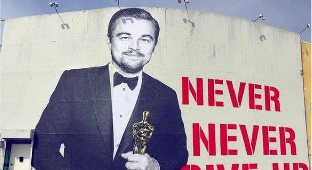 Oscar a Di Caprio, a Los Angeles un poster art gigante celebra Leonardo
