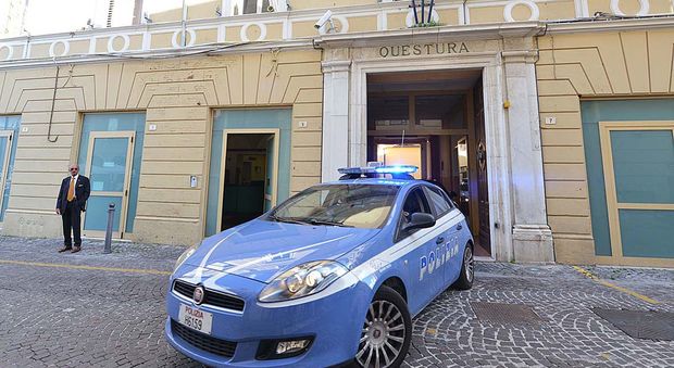 Pesaro, poliziotta suicida in Questura: indagato il marito