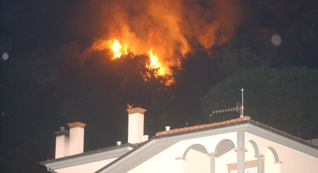 San Benedetto, fioccano gli incendi in Val Menocchia: taglia sul piromane
