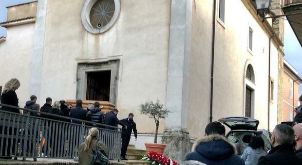 Enrico Nicoletti, funerali in Ciociaria per il cassiere Banda della Magliana: molti amici giunti da Roma