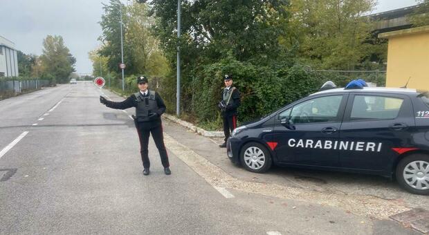 Da Pesaro a Fano con 6 etti di cocaina in auto: all'alt dei carabinieri, dallo choc, investe quasi un militare. Arrestata 28enne